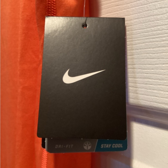 New With Tags Nike Tank - Picture 4 of 4